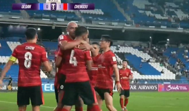  里程碑夜！北京首钢手感冰凉；亚冠转会期刷纪录；气氛紧张；更衣室氛围转暖