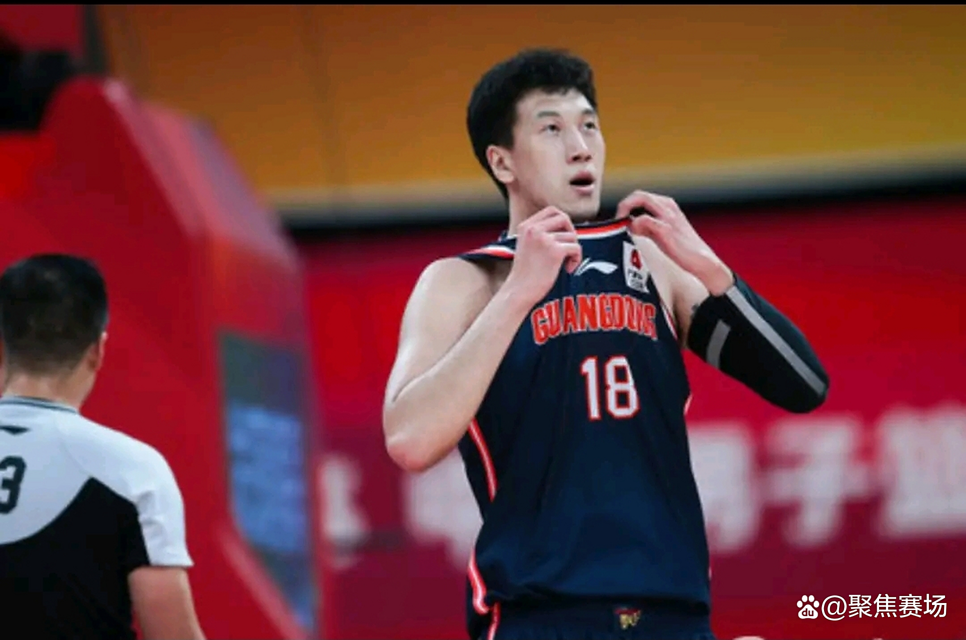 赛地聚焦——CBA常规赛国际比赛日热度飙升，阿贾克斯战术微调，更衣室稳定，心理建设被强调的简单介绍
