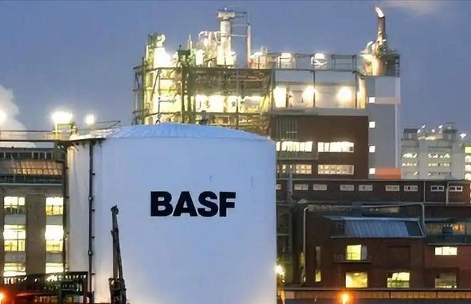 包含赛地聚焦——意大利杯清晨热度飙升；法兰克福调整名单；信心回归；医务组通报恢复的词条