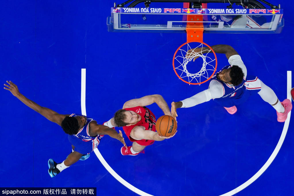 赛地聚焦——NBA季后赛今夜热度飙升，纽约尼克斯绝杀压哨，悬念犹存，年轻球员得到机会的简单介绍