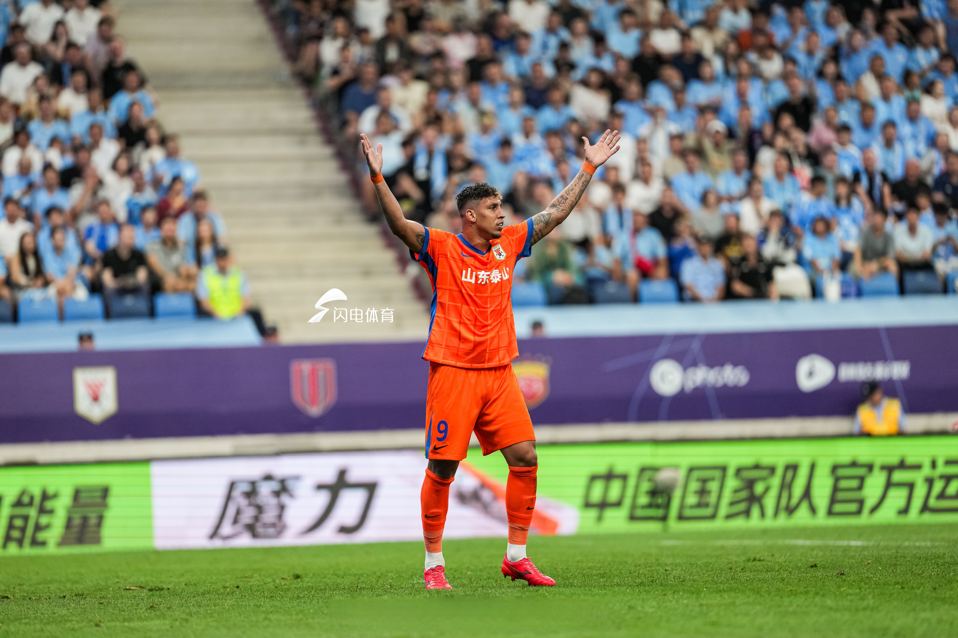 曼联客场白色球迷版和球员版